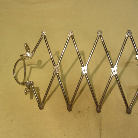 VTG EXPANDABLE TRIVET TRAY HOLDER, W/HANDLES, SILVER COLOR - Picture 2 of 5